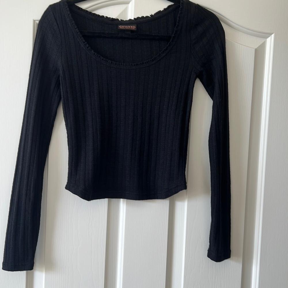 Shyanne Black Longsleeve Top